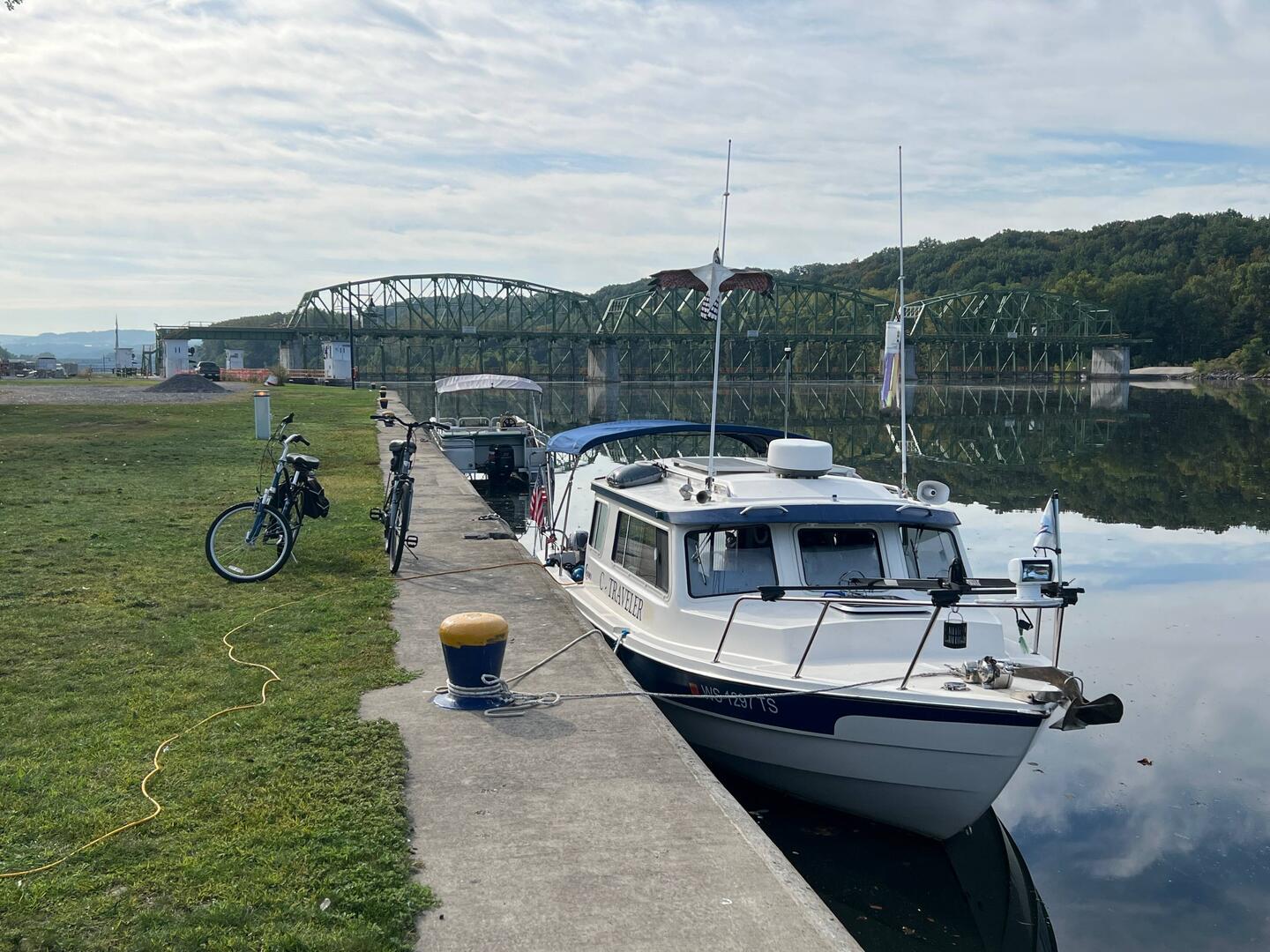 West wall of lock 11, lock behind us. We shared the wall with a pontoon boat overnight.