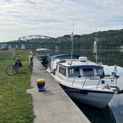 West wall of lock 11, lock behind us. We shared the wall with a pontoon boat overnight.