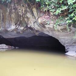 die Buddha-Höhle erwartet uns