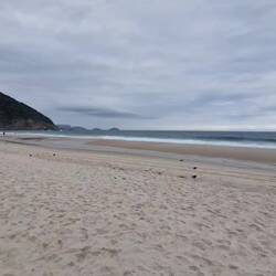 Samtag am Strand von Leme mit Blick auf Copacabana