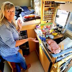 Nach dem Einkaufen ist Frau Tetris gefordert