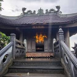 kleine Pagode auf dem Gipfel des Berges