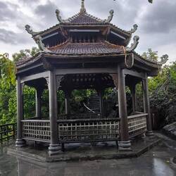 den Pavillon erreicht..., von hier aus ein Blick auf ganz Ninh Binh 🤗