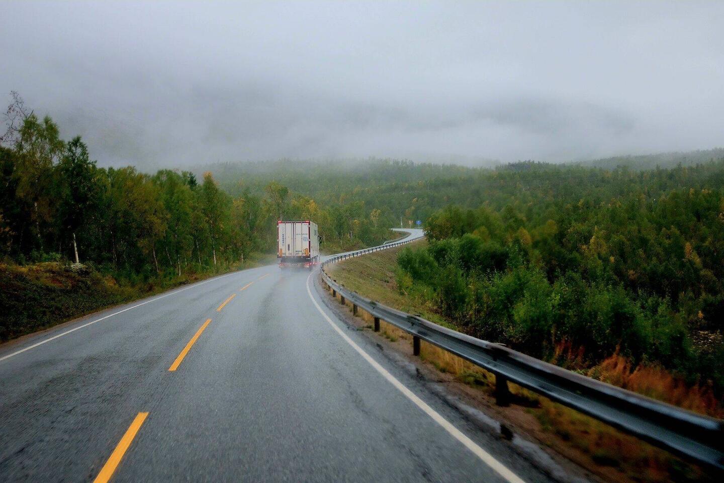 Die norwegische Definition einer Europastraße. Hier die E6....
