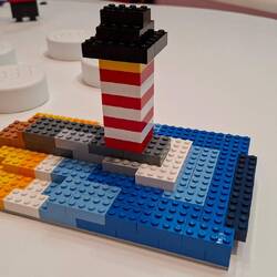 Niklas hat sich mit einem Leuchtturm verewigt