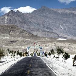 Ausläufer der "Cold Dessert Sarafaranga" auf 2300 m Höhe