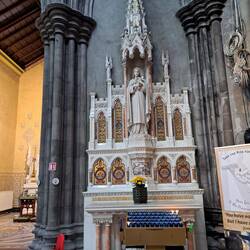 St Mary's Cathedral wunderschöne Mosaiken sowohl am Boden als auch am Altar