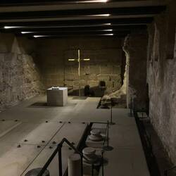 Grabgrotte neben Krypta