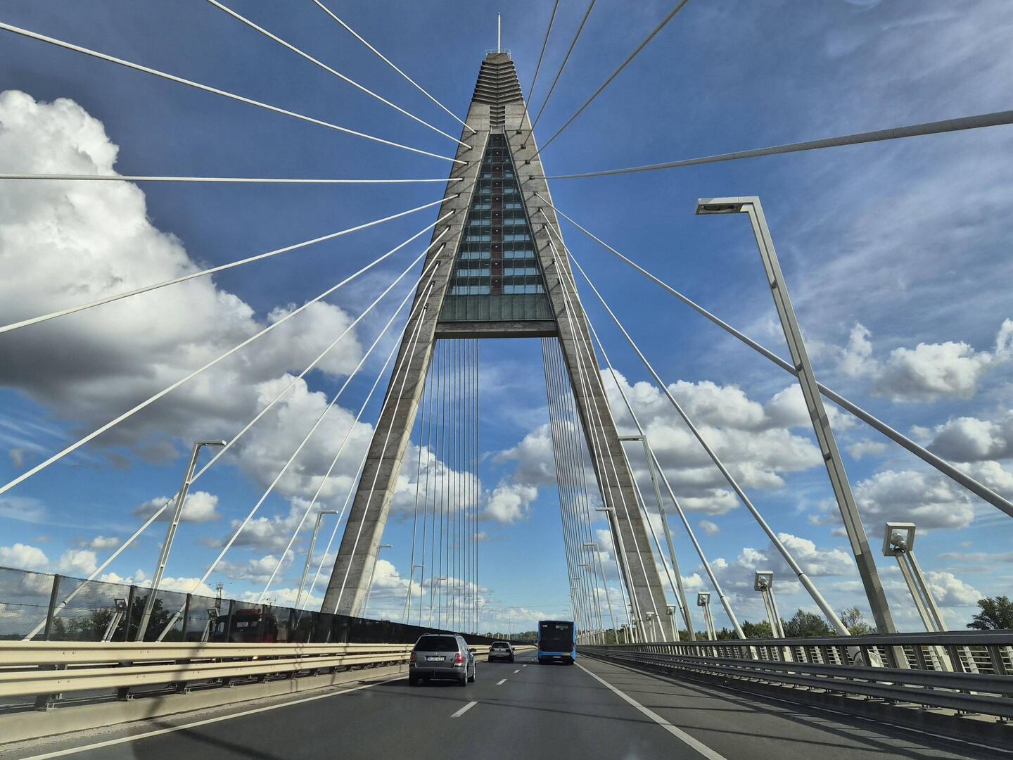Brug over de Donau (Duna)