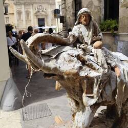 Kunstwerk aus Pappmaché