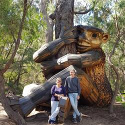 Brad finally is included in a picture