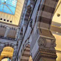 in der ehemaligen post, heute ein Einkaufszentrum