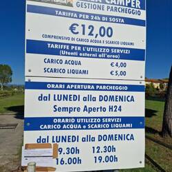 Stellplatz günstig, Ver- und Entsorgung sportlich...