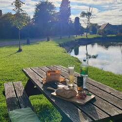 Picknick im Sonnenuntergang