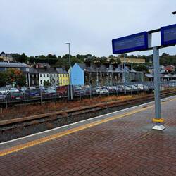 die Iren meistern das Grau fantastisch mit ihren bunten Fassaden