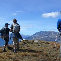 Guiden fra Savoie peger og fortæller!