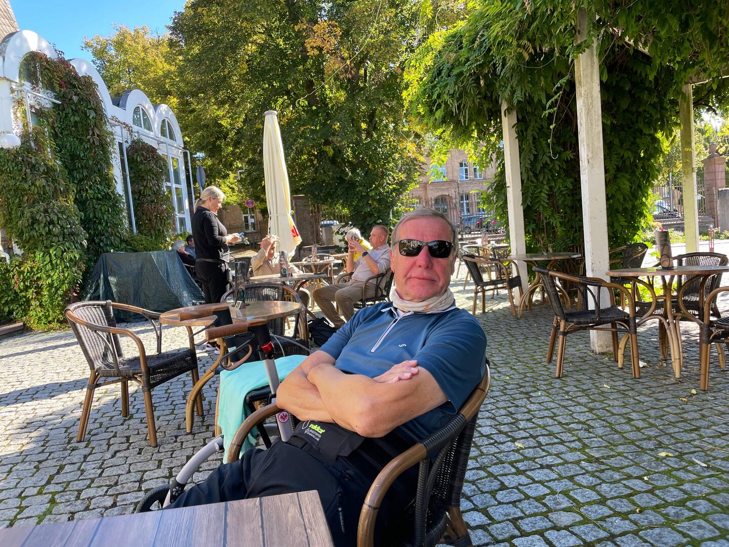 Vorletzte Pause in Usingen, neben Bernd der Rollator