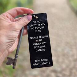 Ein A4-Blatt mit Regeln unterschreiben müssen