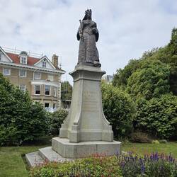 Im oberen Teil bekam Queen Victoria ein Dekmal zum 60. Thronjubiläum