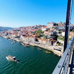 Vista de Oporto parte vieja, desde el puente