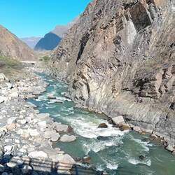 Start by crossing the Tablachaca river