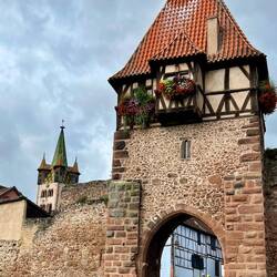 Stadttor des historischen Zentrums von Châtenois