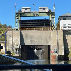 Approaching lock E17