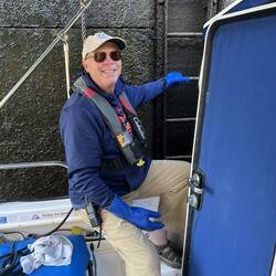 Holding on to the ladder in lock E16, with my new gloves! :-)