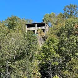 Abandoned building on the hill just before lock E17