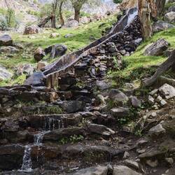Von Locals angelegte Kanäle zum Bewässern ihrer Felder.