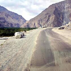 Von Kharfaq in Richtung Khaplu mit einem Pick-up