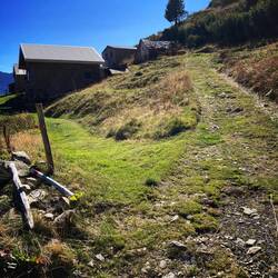 Immer wieder steile und ruppige Aufstiege, teils Schiebestrecken