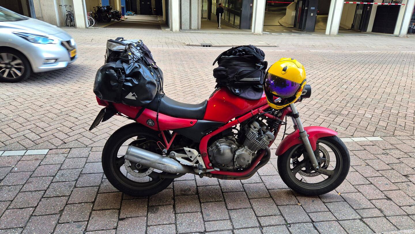 Vicki mit Marcus's Zeug