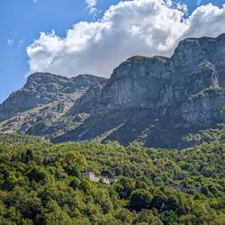 Mikro Papigo and the impressive Papigo Towers ⛰️
