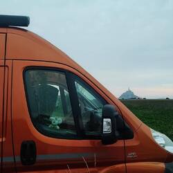 Im Hintergrund sieht man Saint Michel