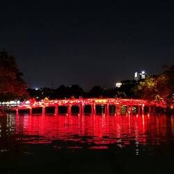 Nice illumination at Ho Hoân Kiém Lake!