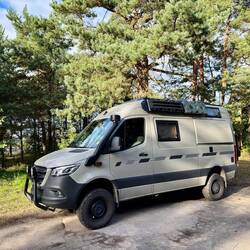 Stellplatz am Strand, in der anderen Richtung natürlich Wohnungen