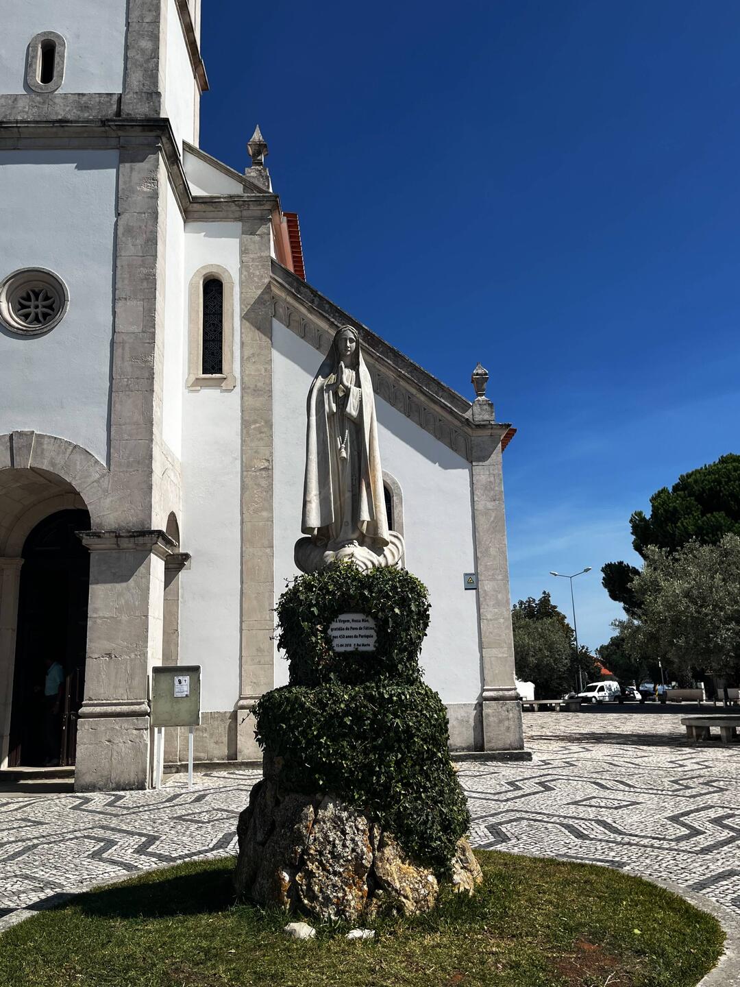 Our Lady of Fatima (Virgin Mary).