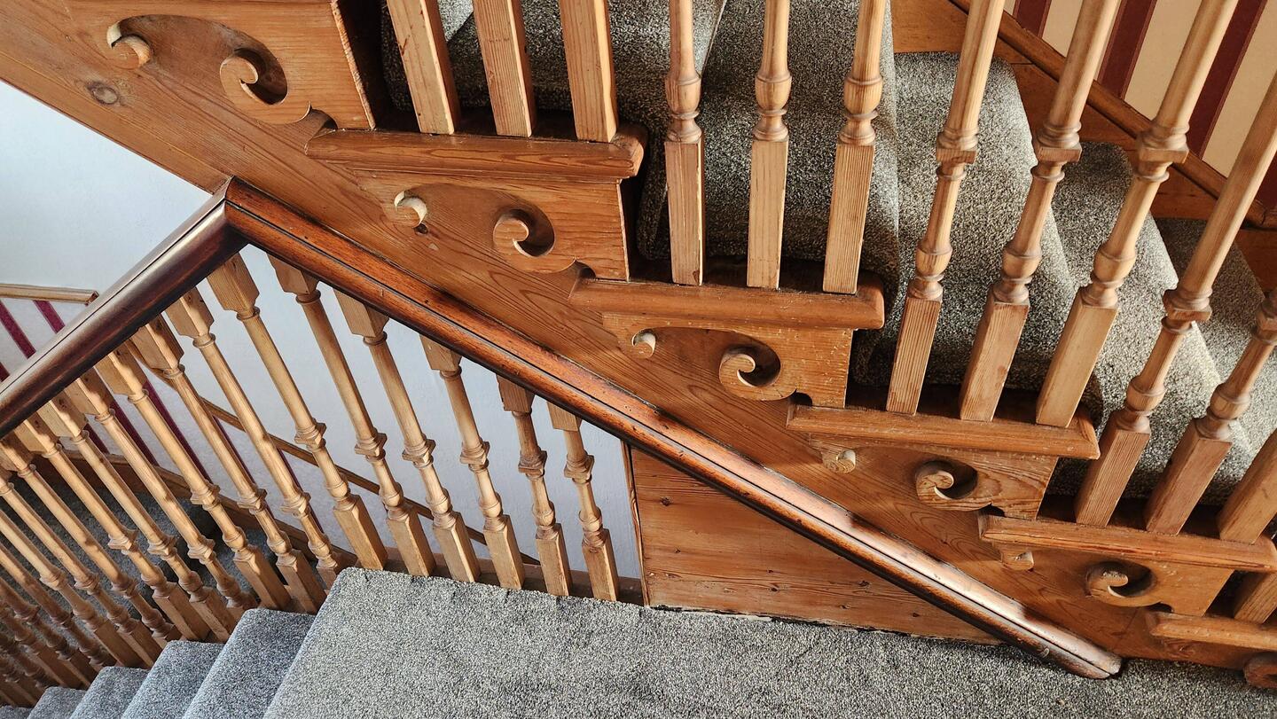 Cool staircase railing design