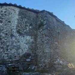 Jolie petite, chapelle sur les hauteurs avec vue à 360°
