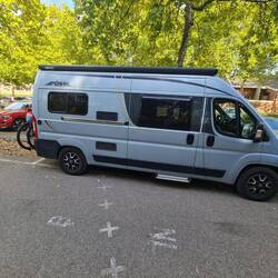 Ein Teil vom WoMo steht in Belgien