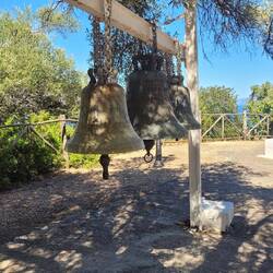 Glocken des zerstörten Kirchturms