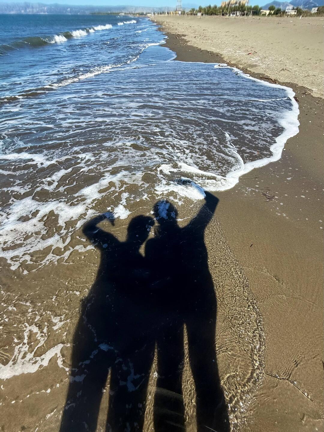 Tagsüber die Sonne am Strand genießen