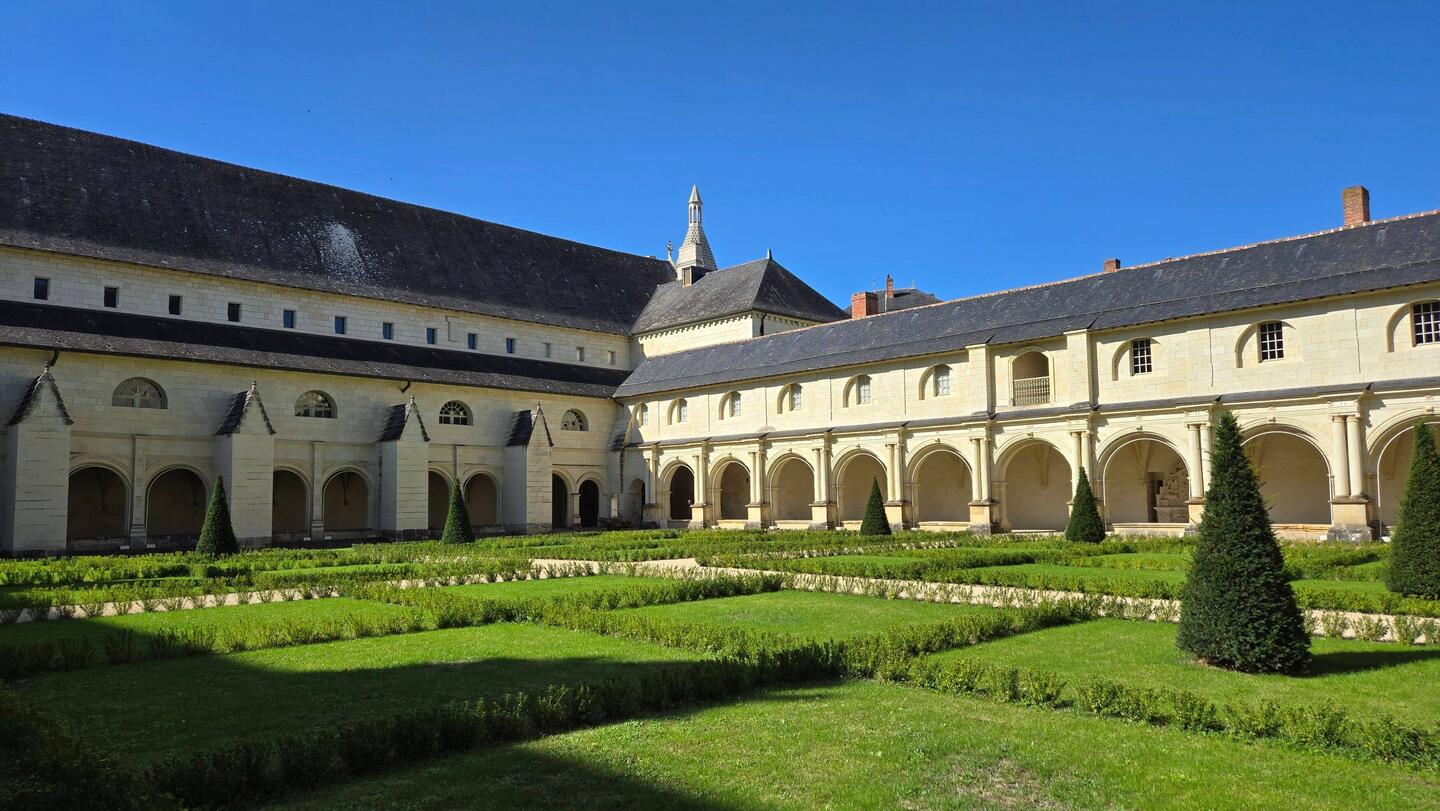 Le cloître de l'abbaye de Fontevraud