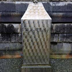 Holy Water Self Service selbstverständlich auch hier