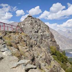 Sogar Geländer wurden Installation.