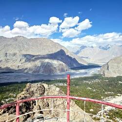 Auf 2995 m am Viewpoint. Blick ins Shyok-Tal