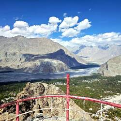 Auf 2995 m am Viewpoint. Blick ins Shyok-Tal
