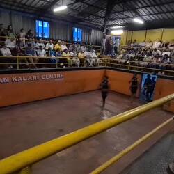 Vor jedem neuen Akt beten sie