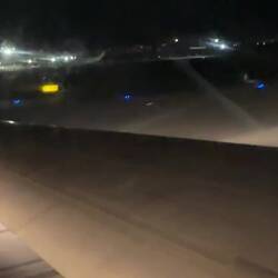HA556's takeoff roll on runway 08L at HNL.